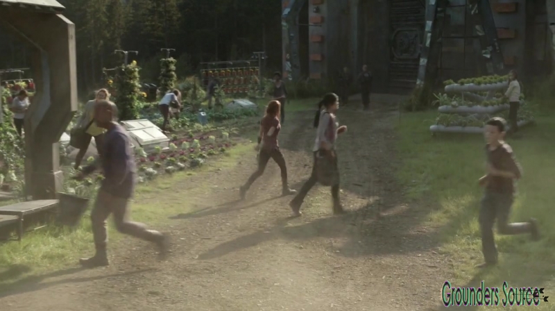 The 100 Season 3 Sneak Peek We Are Survivors iTunes Exclusive-3162
