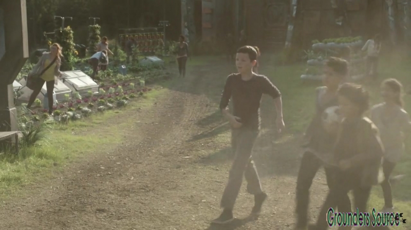 The 100 Season 3 Sneak Peek We Are Survivors iTunes Exclusive-3137

