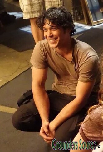 The 100 Season Three Behind the Scenes-116
