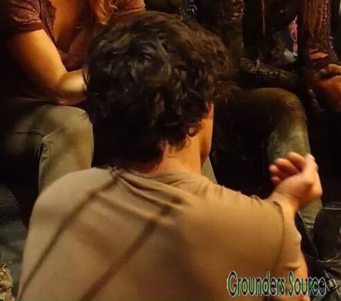 The 100 Season Three Behind the Scenes-115
