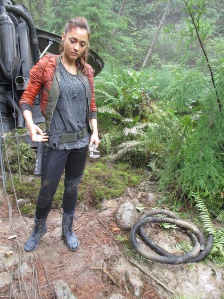 The 100 Behind the Scenes-61
