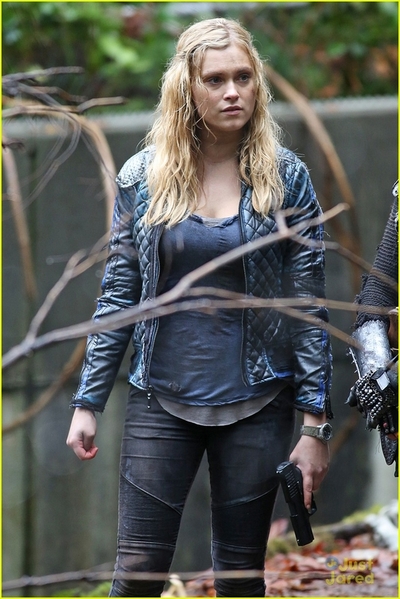 The 100 Behind the Scenes-16
