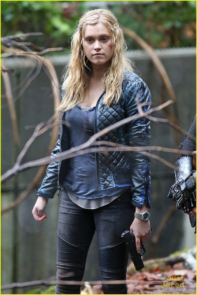 The 100 Behind the Scenes-15
