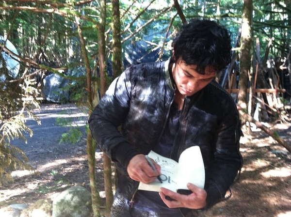 The 100 Behind the Scenes-19
