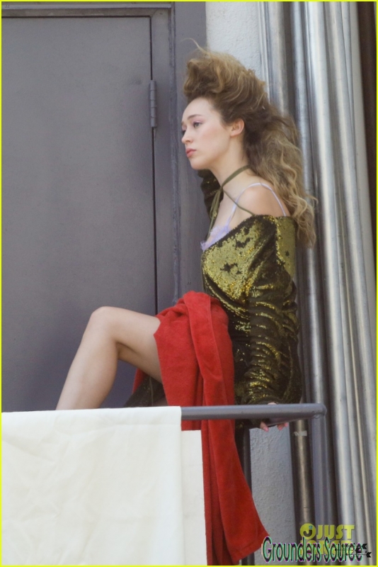 Photoshoot Alycia Debnam-Carey On Set June 26th 2016 -3
