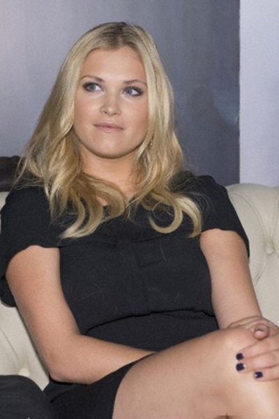 Eliza Taylor and Thomas McDonell at Madrid Calle 13 Premier June 9th 2014

