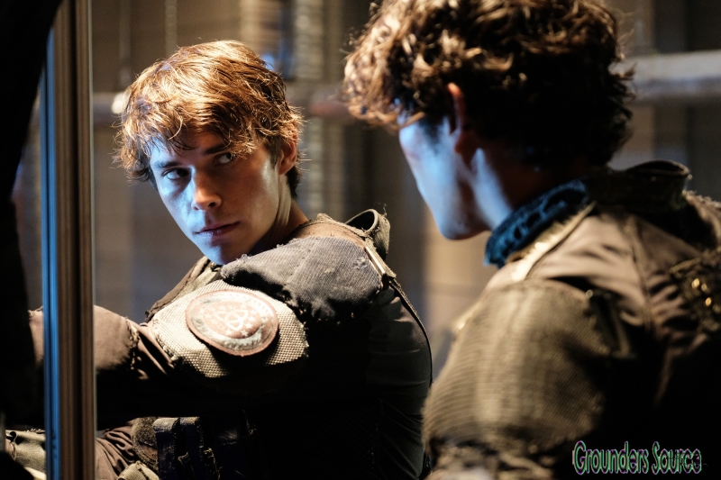 The 100 Promotional Stills HQ Episode Promo Stills Season Four Heavy Lies The Crown
