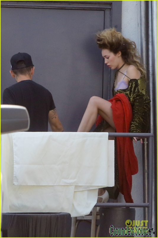 Alycia Debnam-Carey On Set Photoshoot June 26th 2016 -3
