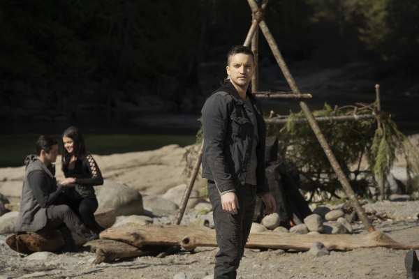 Promotional Stills Season 7 The 100 7x16 The Last War
