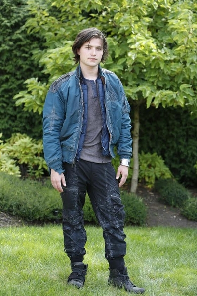 Wardrobe The 100-11
