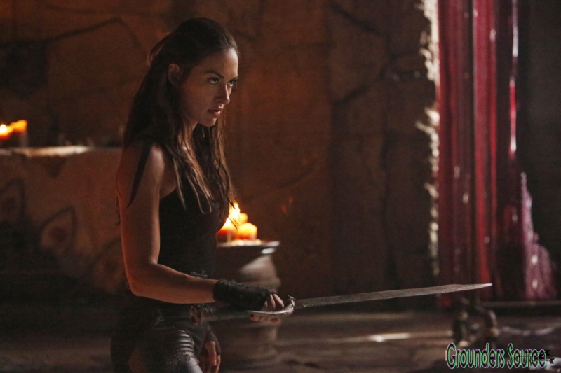 Episode Promo HQ Stills Season Four 04x02 Heavy Lies The Crown
