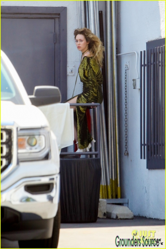 On Set Alycia Debnam-Carey Photoshoot June 26th 2016 -1

