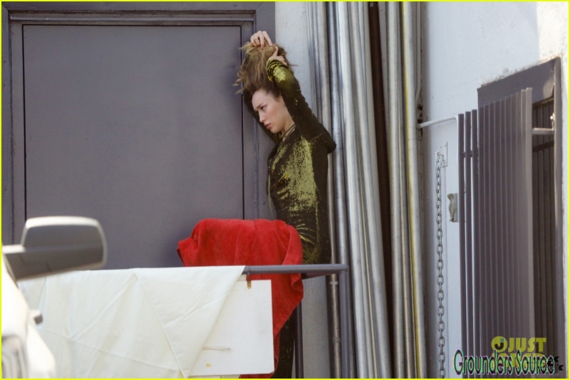 Alycia Debnam-Carey On Set Photoshoot June 26th 2016 -1
