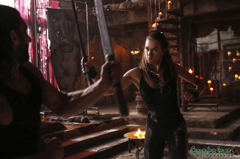 The 100 Promotional Stills Season Four 04x02 Heavy Lies The Crown Episode Promo Stills
