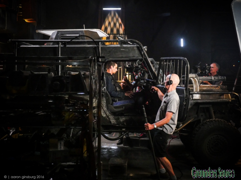 The 100 Season Three Behind the Scenes-14
