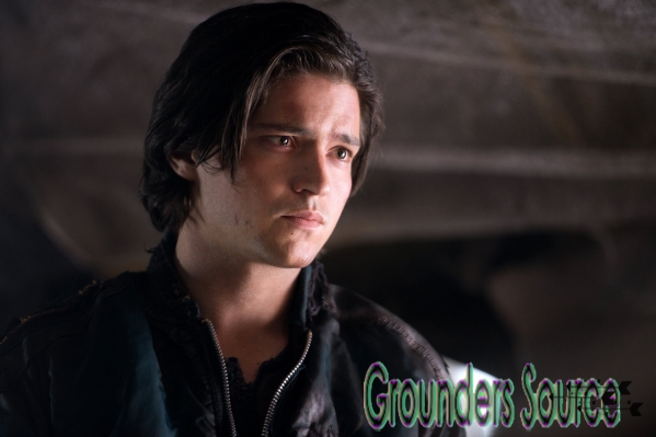 Promo Stills The 100 Season Two Episode 02x08 Spacewalker HQ

