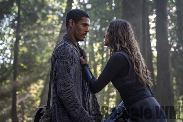 From The Ashes 07x01 The 100 Promotional Stills Season 7
