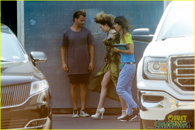 On Set Photoshoot Alycia Debnam-Carey June 26th 2016 -3
