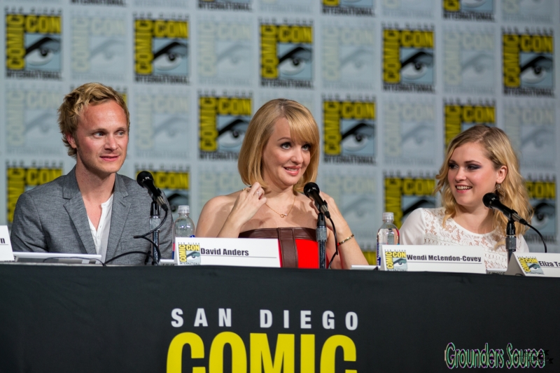 David_Anders2C_Wendi_McLendon-Covey_and_Eliza_Taylor_21838024112.jpg