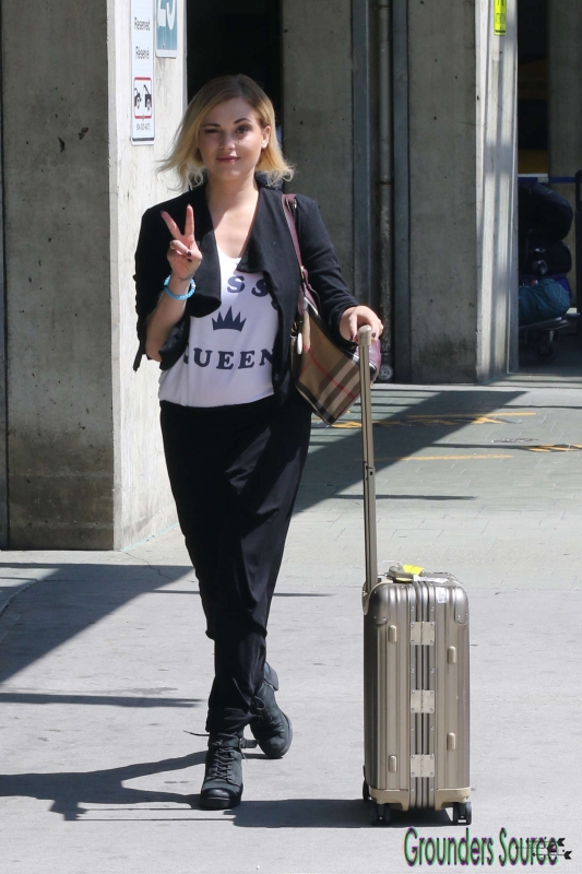 Vancouver Arrival August 6th, 2016 Eliza Taylor
