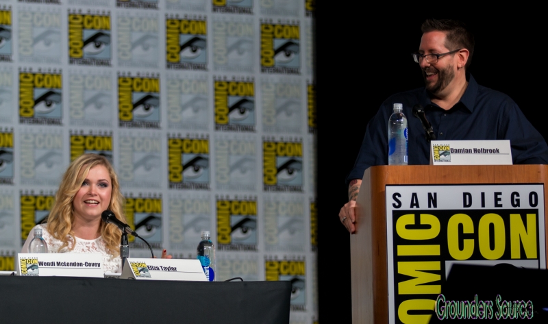 Eliza_Taylor_and_Moderator_Damian_Holbrook_21662088088.jpg