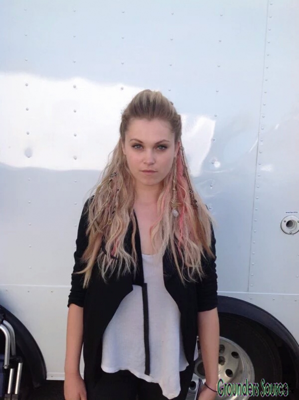 The 100 Season Three Behind the Scenes-213
