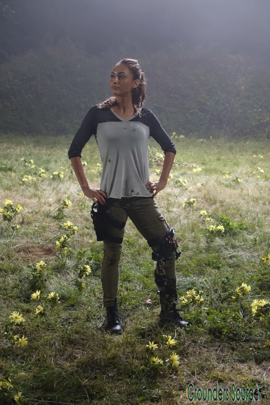 The 100 Season Three Behind the Scenes-146
