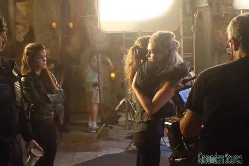 The 100 Season Three Behind the Scenes-142
