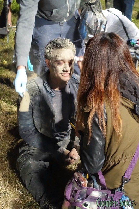 The 100 Season Three Behind the Scenes-137

