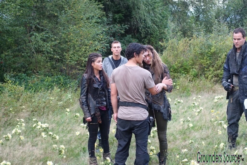 The 100 Season Three Behind the Scenes-130
