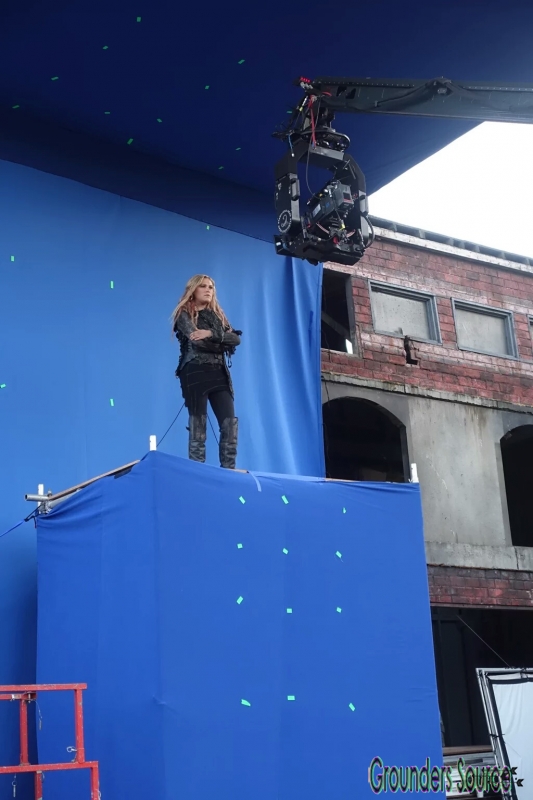 The 100 Season Three Behind the Scenes-126
