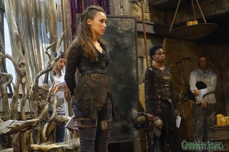 The 100 Season Three Behind the Scenes-122
