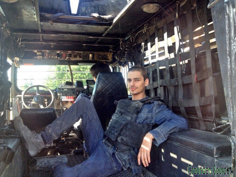The 100 Season Three Behind the Scenes-120
