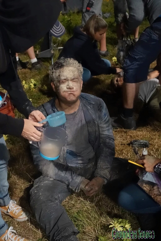 The 100 Season Three Behind the Scenes-107
