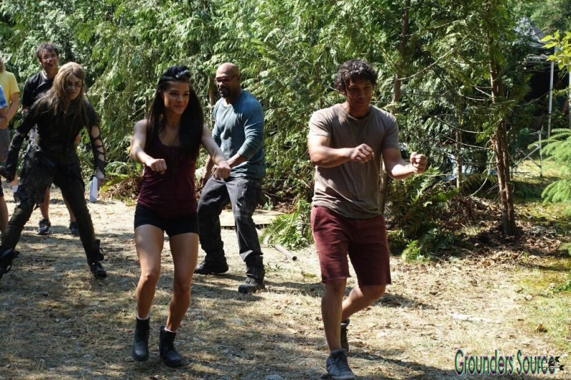 The 100 Season Three Behind the Scenes-104
