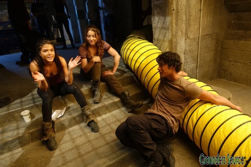 The 100 Season Three Behind the Scenes-101
