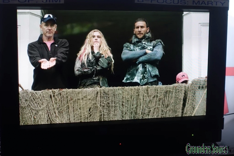 The 100 Season Three Behind the Scenes-100
