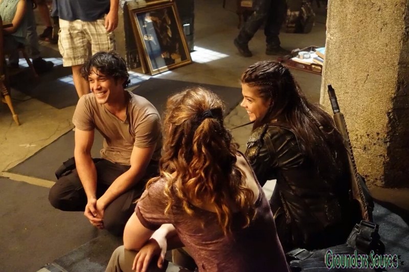 The 100 Season Three Behind the Scenes-98
