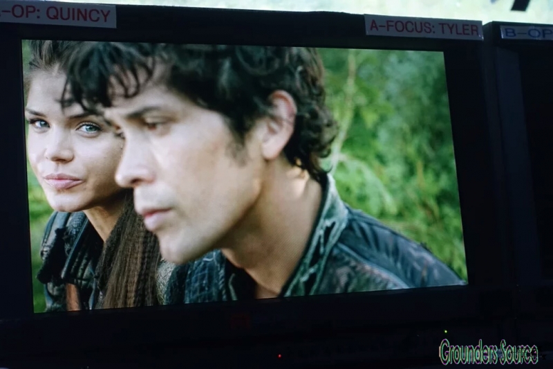 The 100 Season Three Behind the Scenes-97
