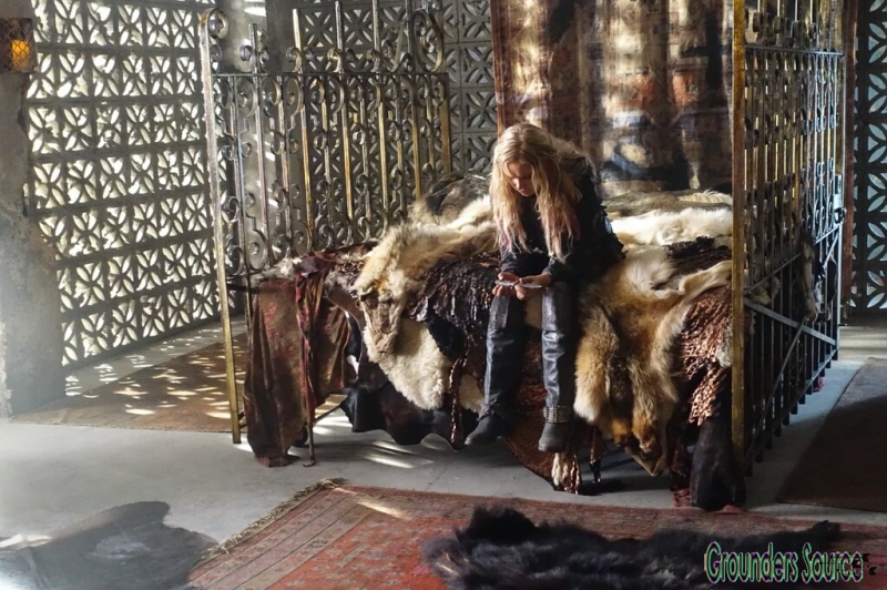The 100 Season Three Behind the Scenes-96
