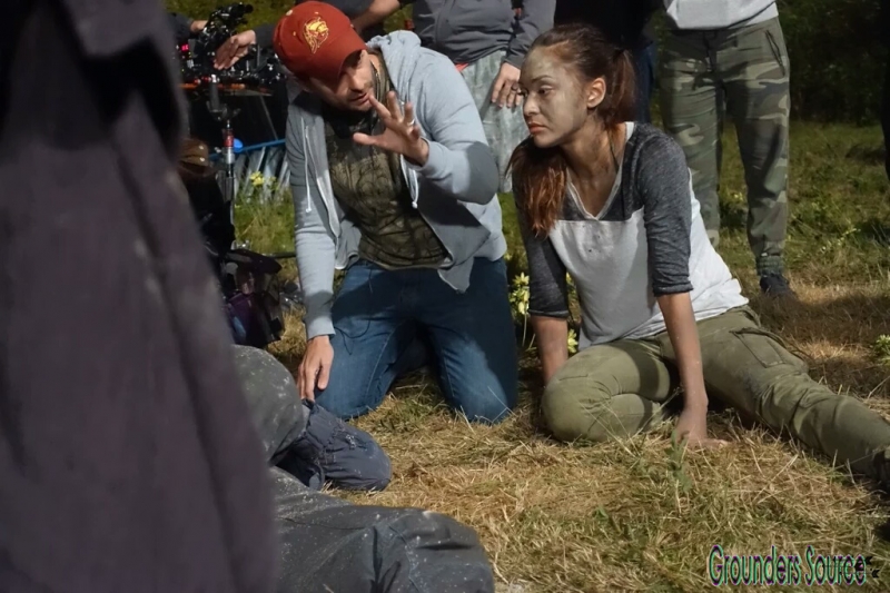 The 100 Season Three Behind the Scenes-94
