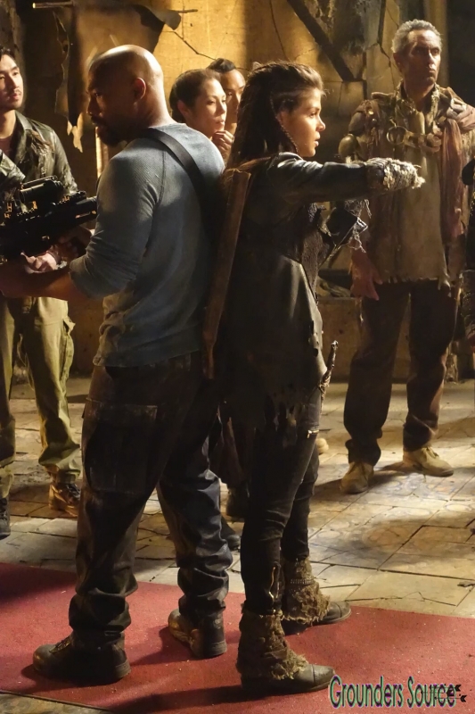 The 100 Season Three Behind the Scenes-91
