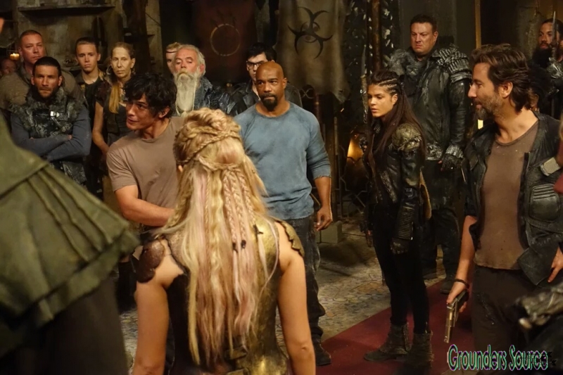 The 100 Season Three Behind the Scenes-90
