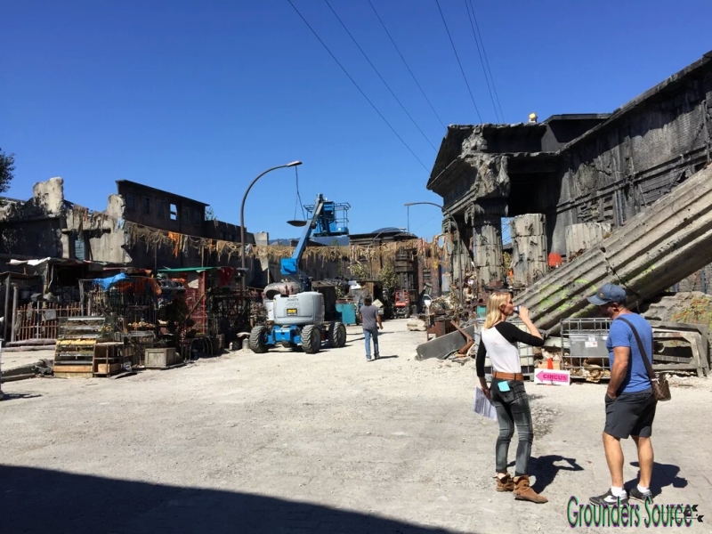 The 100 Season Three Behind the Scenes-86
