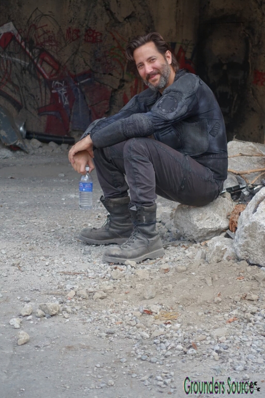 The 100 Season Three Behind the Scenes-85
