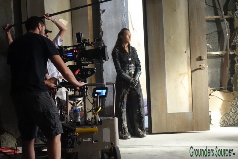 The 100 Season Three Behind the Scenes-83
