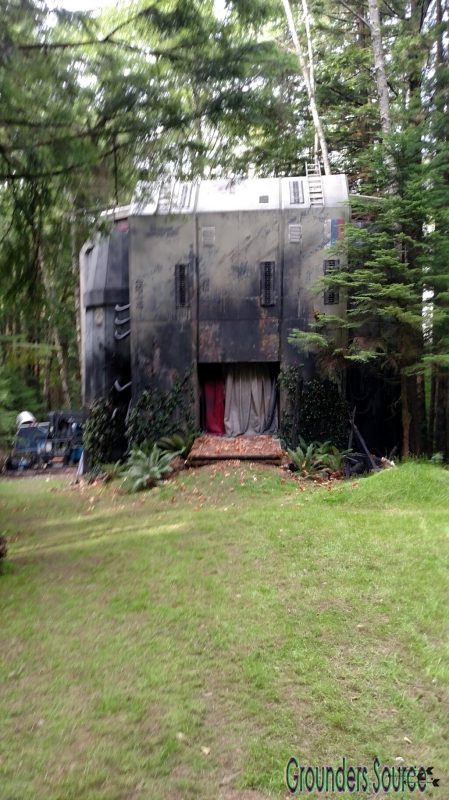 The 100 Season Three Behind the Scenes-62
