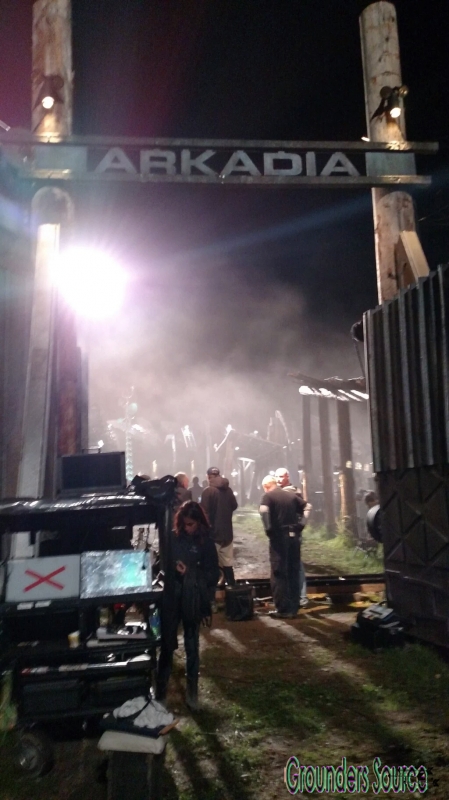 The 100 Season Three Behind the Scenes-58
