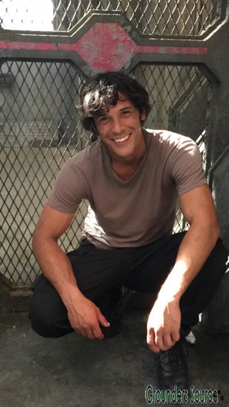 The 100 Season Three Behind the Scenes-45

