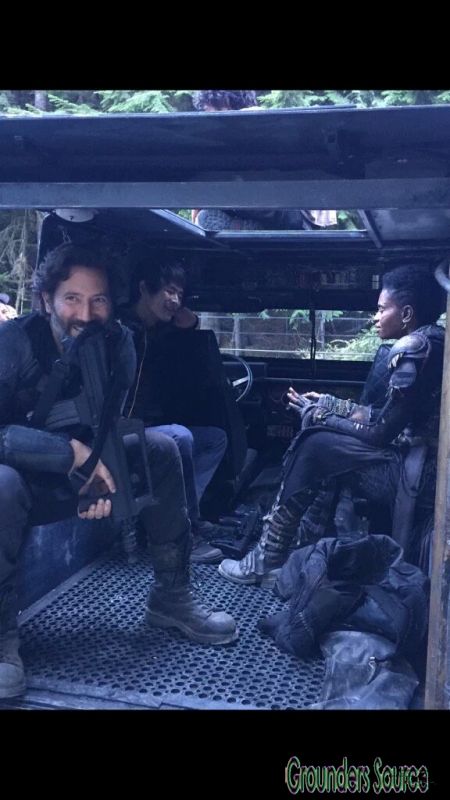 The 100 Season Three Behind the Scenes-41
